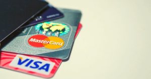 Karta kredytowa: jak działa okres bezodsetkowy